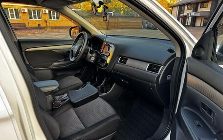 Mitsubishi Outlander III рестайлинг 3, 2013 год, 1 600 000 рублей, 23 фотография