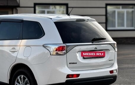 Mitsubishi Outlander III рестайлинг 3, 2013 год, 1 600 000 рублей, 14 фотография