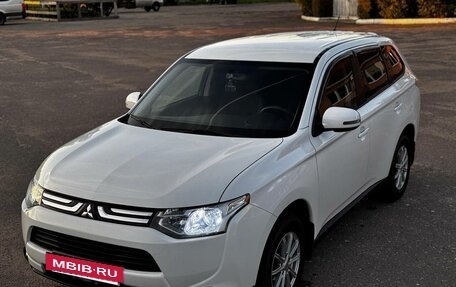Mitsubishi Outlander III рестайлинг 3, 2013 год, 1 600 000 рублей, 15 фотография