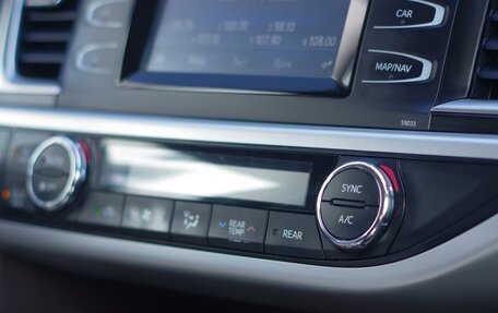 Toyota Highlander III, 2014 год, 2 099 000 рублей, 19 фотография