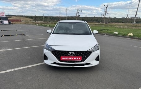 Hyundai Solaris II рестайлинг, 2021 год, 1 300 000 рублей, 1 фотография