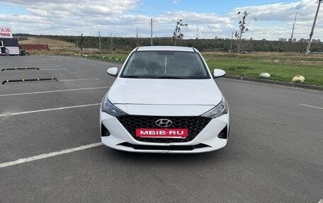 Hyundai Solaris II рестайлинг, 2021 год, 1 300 000 рублей, 5 фотография