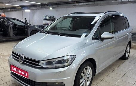 Volkswagen Touran III, 2019 год, 2 300 000 рублей, 1 фотография