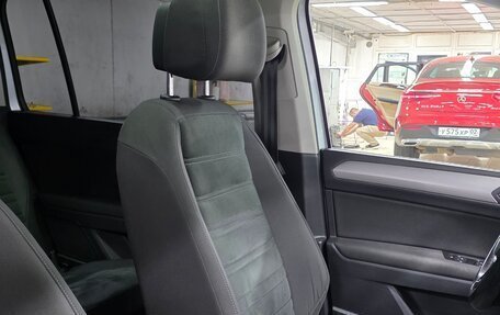 Volkswagen Touran III, 2019 год, 2 300 000 рублей, 15 фотография