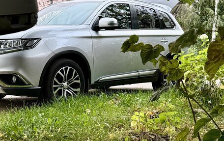 Mitsubishi Outlander III рестайлинг 3, 2018 год, 2 229 000 рублей, 7 фотография