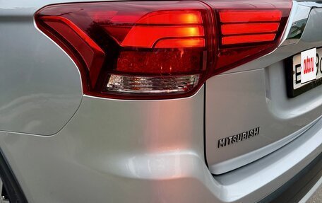 Mitsubishi Outlander III рестайлинг 3, 2018 год, 2 229 000 рублей, 10 фотография