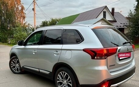 Mitsubishi Outlander III рестайлинг 3, 2018 год, 2 229 000 рублей, 15 фотография