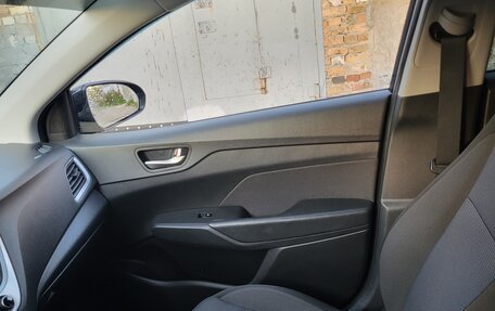 Hyundai Solaris II рестайлинг, 2018 год, 1 300 000 рублей, 3 фотография