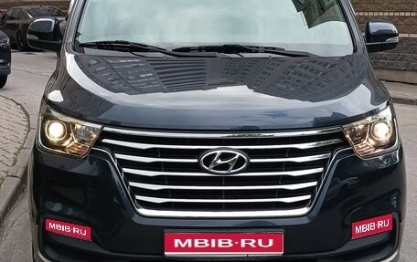 Hyundai Grand Starex Grand Starex I рестайлинг 2, 2018 год, 4 130 000 рублей, 1 фотография