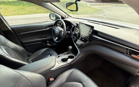 Toyota Camry, 2021 год, 3 150 000 рублей, 10 фотография