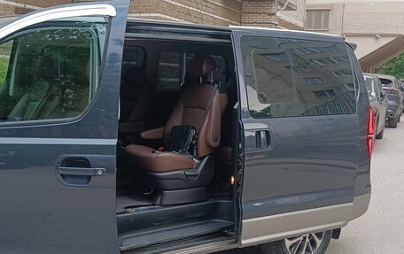 Hyundai Grand Starex Grand Starex I рестайлинг 2, 2018 год, 4 130 000 рублей, 7 фотография
