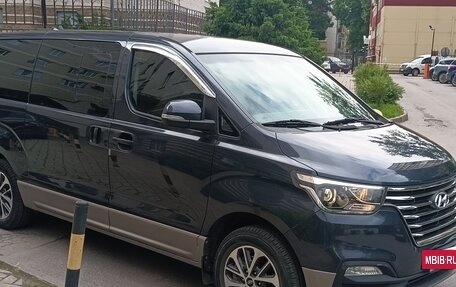 Hyundai Grand Starex Grand Starex I рестайлинг 2, 2018 год, 4 130 000 рублей, 3 фотография