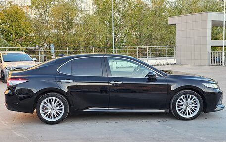 Toyota Camry, 2018 год, 2 200 000 рублей, 4 фотография