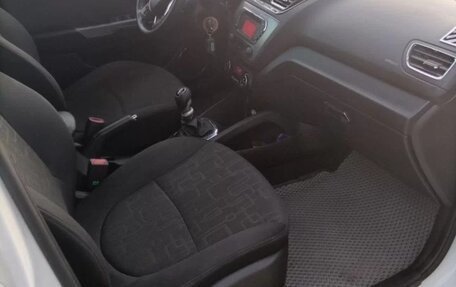 KIA Rio III рестайлинг, 2014 год, 850 000 рублей, 10 фотография