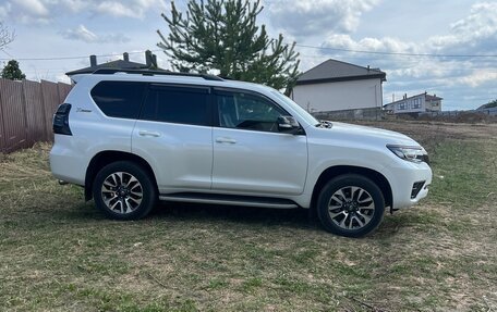 Toyota Land Cruiser Prado 150 рестайлинг 2, 2022 год, 5 300 000 рублей, 2 фотография