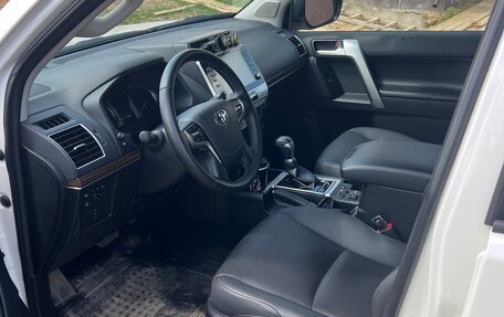 Toyota Land Cruiser Prado 150 рестайлинг 2, 2022 год, 5 300 000 рублей, 4 фотография