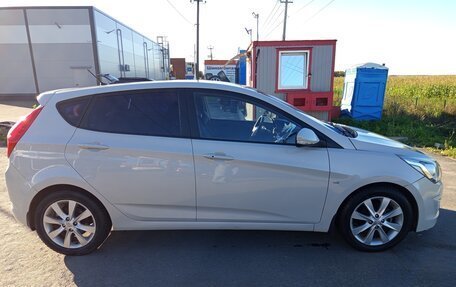 Hyundai Solaris II рестайлинг, 2015 год, 950 000 рублей, 2 фотография