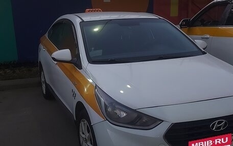 Hyundai Solaris II рестайлинг, 2018 год, 660 000 рублей, 1 фотография