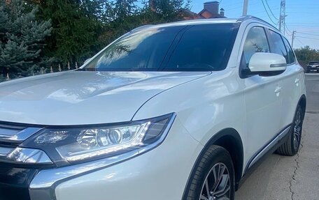 Mitsubishi Outlander III рестайлинг 3, 2017 год, 2 150 000 рублей, 3 фотография