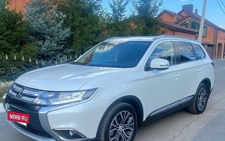 Mitsubishi Outlander III рестайлинг 3, 2017 год, 2 150 000 рублей, 2 фотография