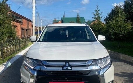 Mitsubishi Outlander III рестайлинг 3, 2017 год, 2 150 000 рублей, 4 фотография