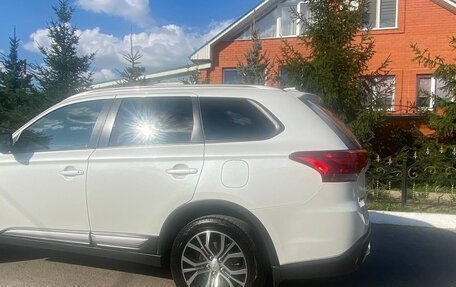 Mitsubishi Outlander III рестайлинг 3, 2017 год, 2 150 000 рублей, 6 фотография