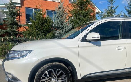Mitsubishi Outlander III рестайлинг 3, 2017 год, 2 150 000 рублей, 5 фотография