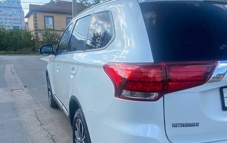 Mitsubishi Outlander III рестайлинг 3, 2017 год, 2 150 000 рублей, 7 фотография