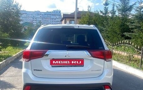 Mitsubishi Outlander III рестайлинг 3, 2017 год, 2 150 000 рублей, 8 фотография