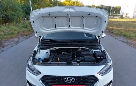 Hyundai Solaris II рестайлинг, 2017 год, 1 150 000 рублей, 5 фотография