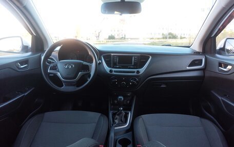 Hyundai Solaris II рестайлинг, 2017 год, 1 150 000 рублей, 11 фотография