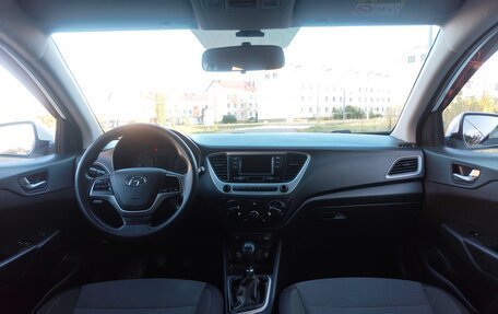 Hyundai Solaris II рестайлинг, 2017 год, 1 150 000 рублей, 19 фотография