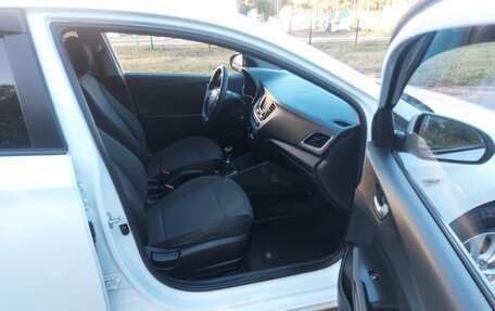 Hyundai Solaris II рестайлинг, 2017 год, 1 150 000 рублей, 32 фотография