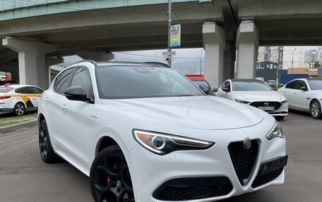 Alfa Romeo Stelvio, 2022 год, 3 990 000 рублей, 1 фотография