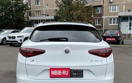 Alfa Romeo Stelvio, 2022 год, 3 990 000 рублей, 6 фотография