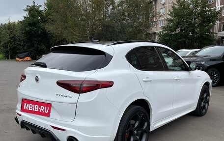 Alfa Romeo Stelvio, 2022 год, 3 990 000 рублей, 3 фотография
