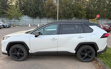 Toyota RAV4, 2021 год, 3 690 000 рублей, 2 фотография