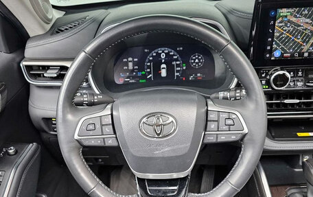 Toyota Highlander, 2023 год, 4 637 427 рублей, 8 фотография
