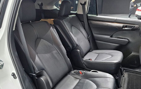 Toyota Highlander, 2023 год, 4 637 427 рублей, 9 фотография