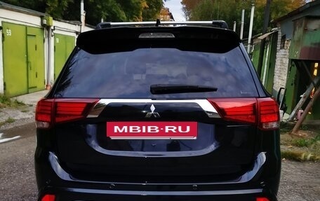 Mitsubishi Outlander III рестайлинг 3, 2019 год, 3 100 000 рублей, 13 фотография