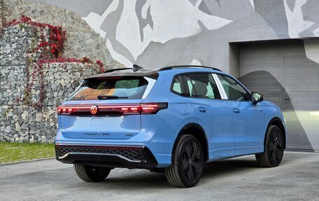 Volkswagen Tiguan, 2024 год, 4 300 000 рублей, 4 фотография
