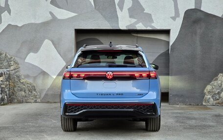 Volkswagen Tiguan, 2024 год, 4 300 000 рублей, 5 фотография