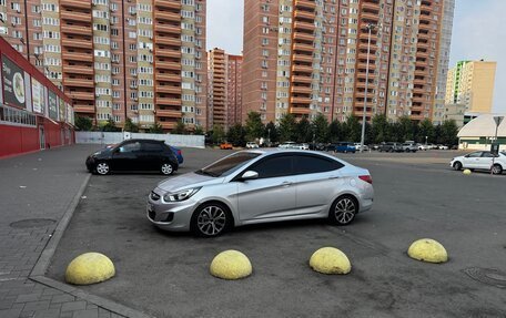 Hyundai Solaris II рестайлинг, 2013 год, 730 000 рублей, 1 фотография