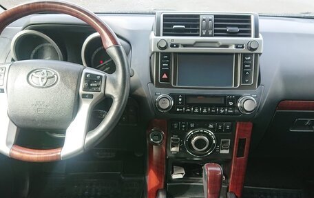 Toyota Land Cruiser Prado 150 рестайлинг 2, 2016 год, 4 500 000 рублей, 2 фотография