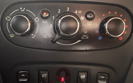 Renault Logan II, 2015 год, 750 000 рублей, 17 фотография