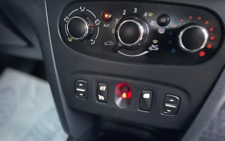 Renault Logan II, 2015 год, 750 000 рублей, 18 фотография