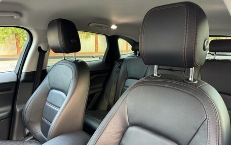 Jaguar F-Pace, 2017 год, 3 095 000 рублей, 16 фотография