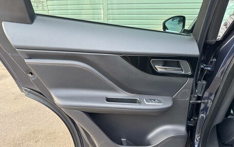 Jaguar F-Pace, 2017 год, 3 095 000 рублей, 25 фотография