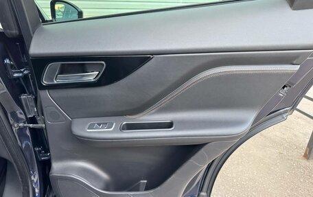 Jaguar F-Pace, 2017 год, 3 095 000 рублей, 26 фотография
