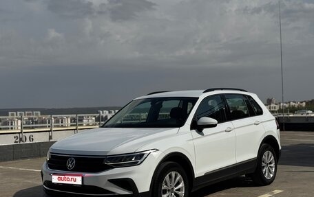 Volkswagen Tiguan II, 2021 год, 2 700 000 рублей, 1 фотография